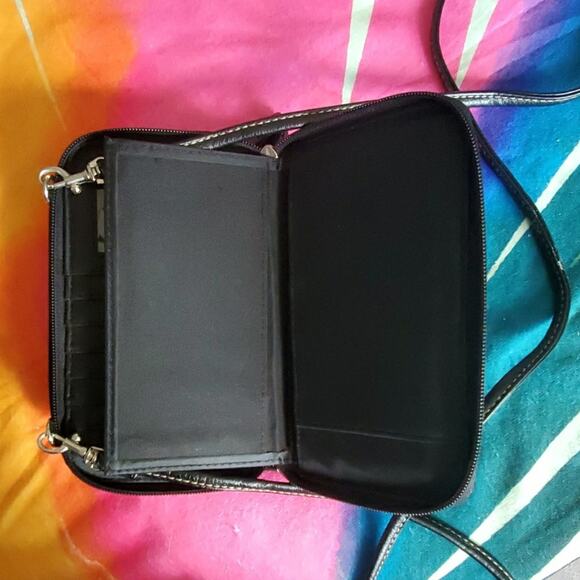 FREE with bundle! Crossbody vegan leather wallet - Picture 5 of 7